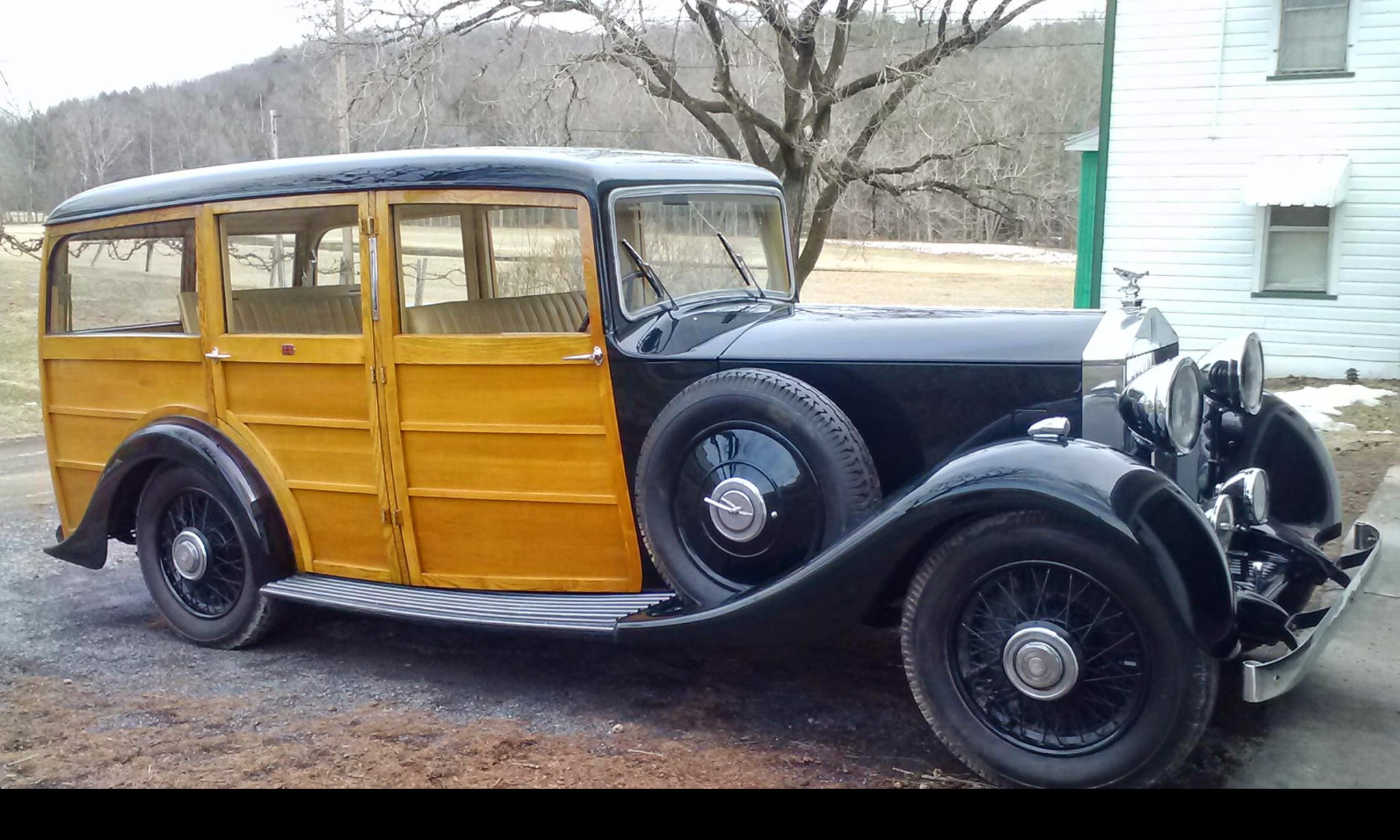 Finished 1930s Rolls-Royce woody wagon, side profile